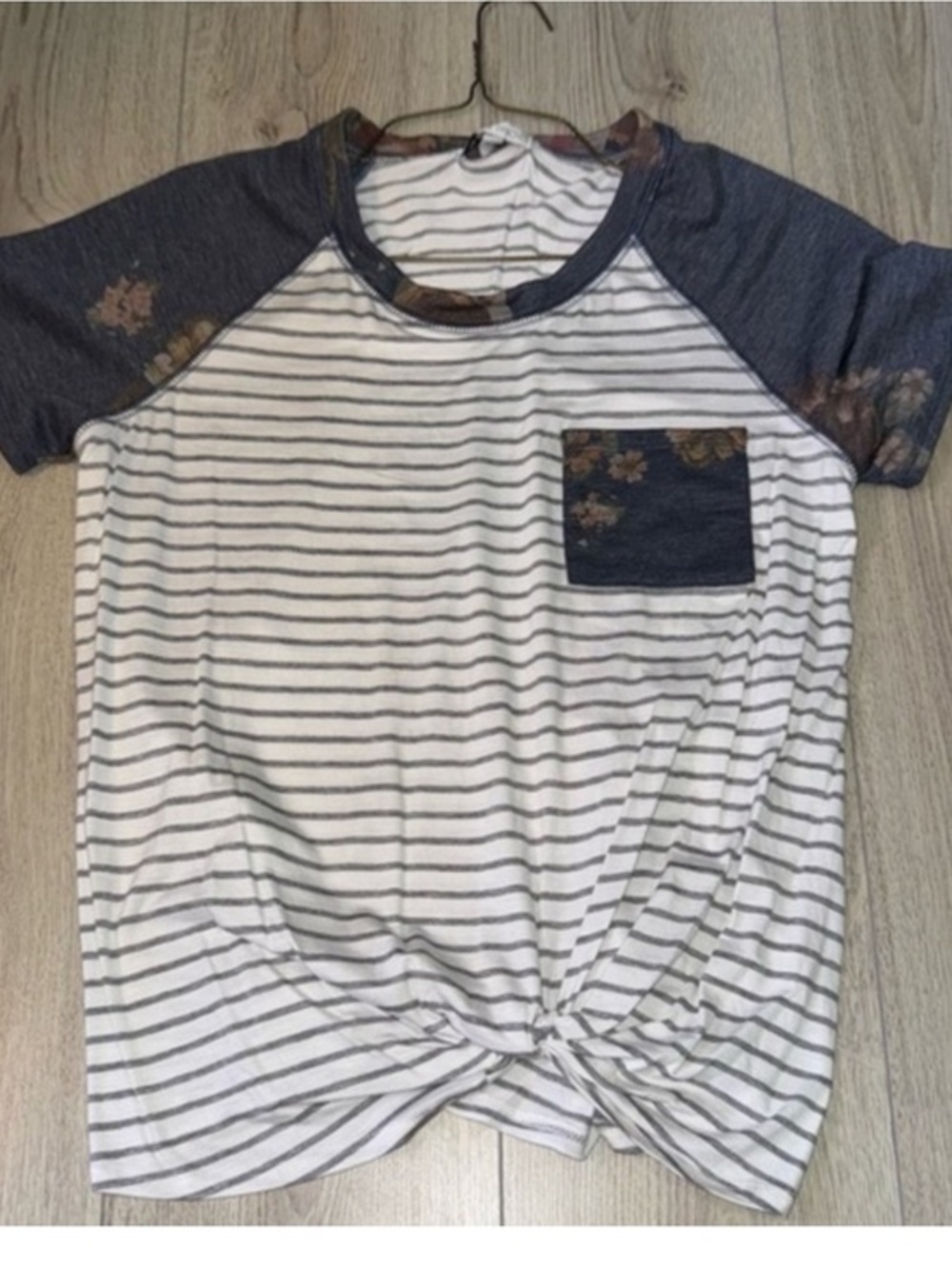 Moa Moa White & Gray Striped Knot-Front Tee shirt top